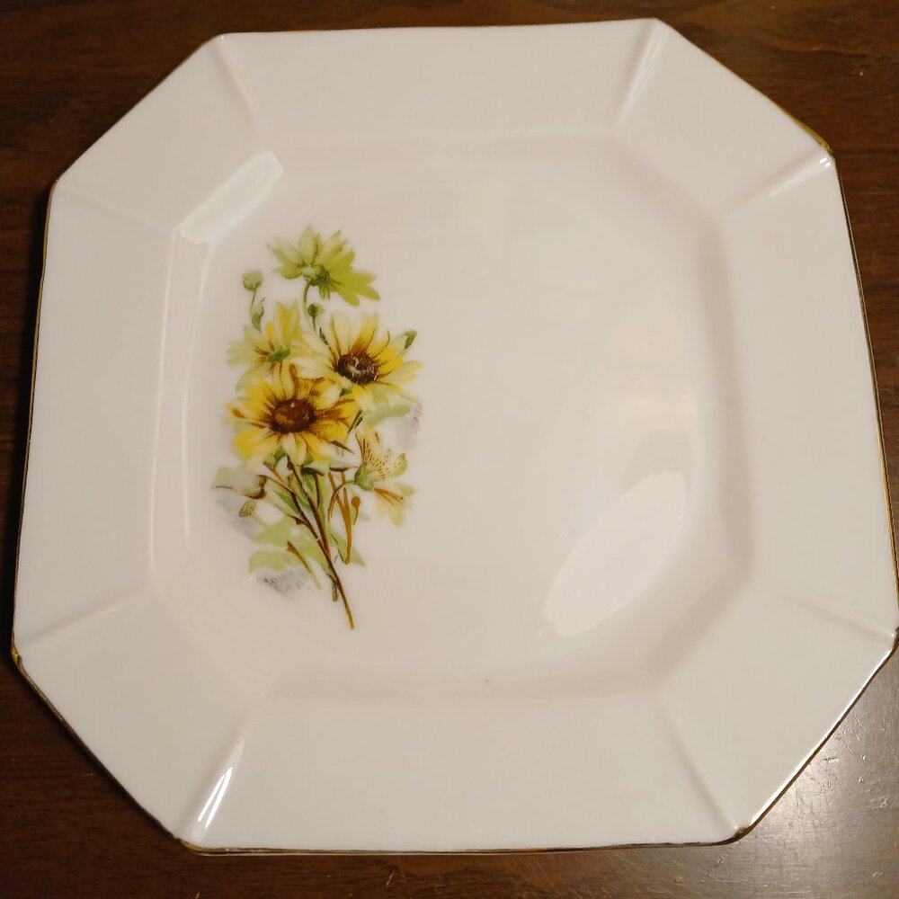 Set of 4 Fine Cina of Japan Octagonal Salad/Luncheon Plates Shasta Gold Trim